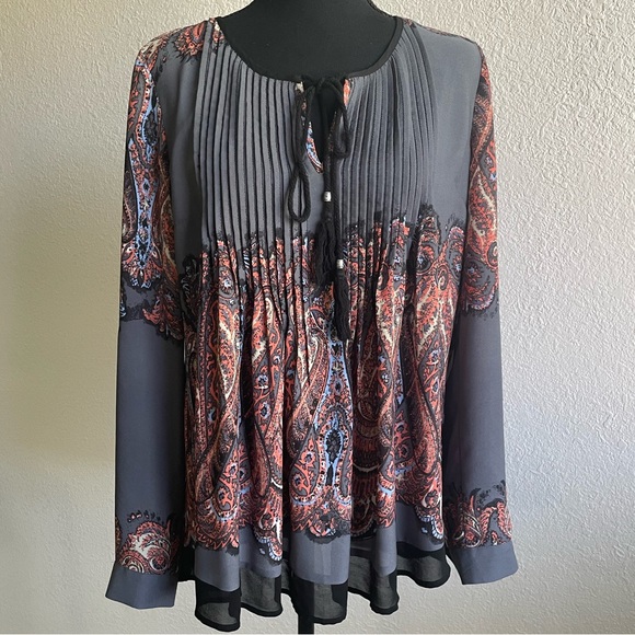 Anthropologie Meadow Rue • Multicolor Long Sleeve Blouse with TieString in Front - Picture 3 of 13